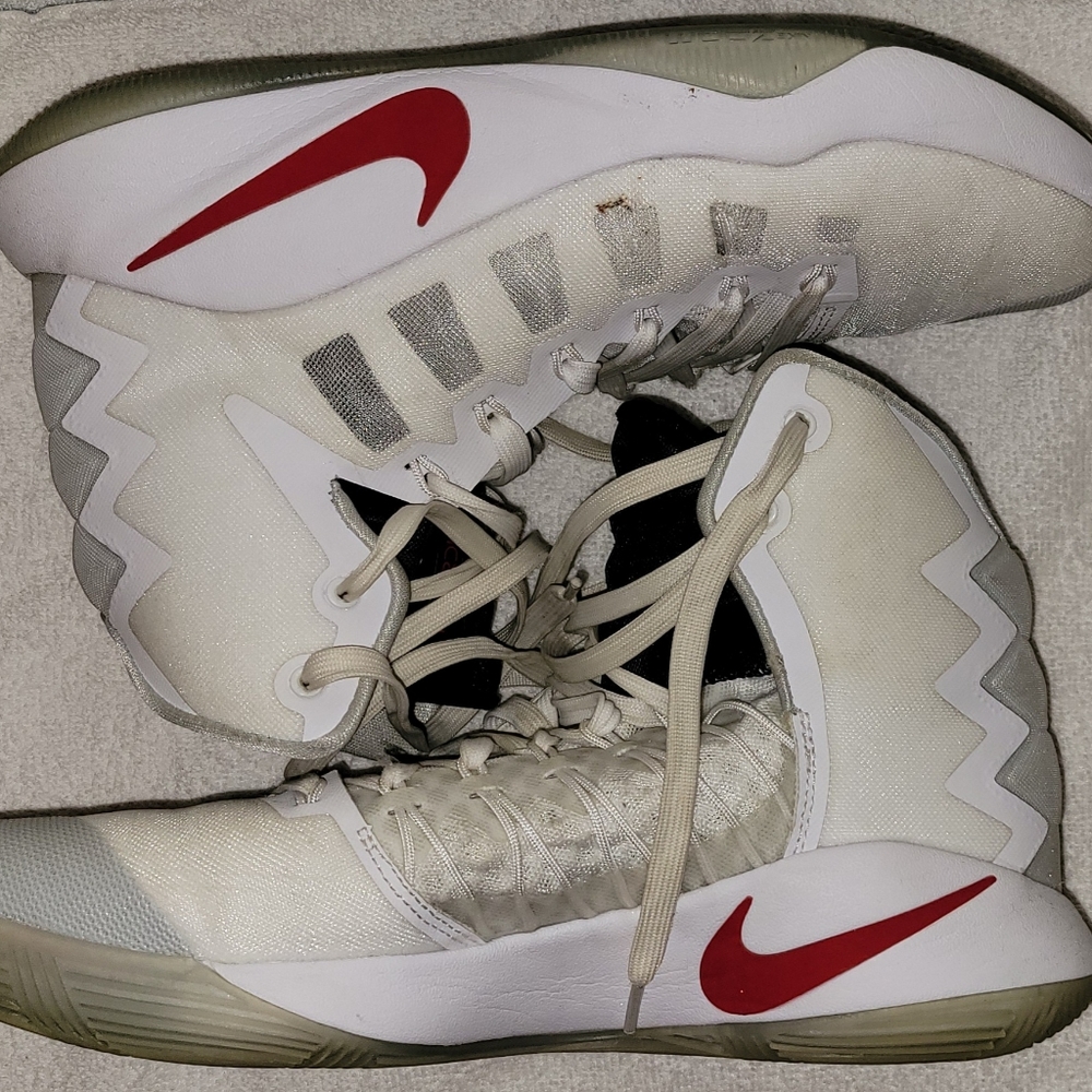 NIKE Women's size 9.5 white/red high top Basketball Shoes - Picture 12 of 15